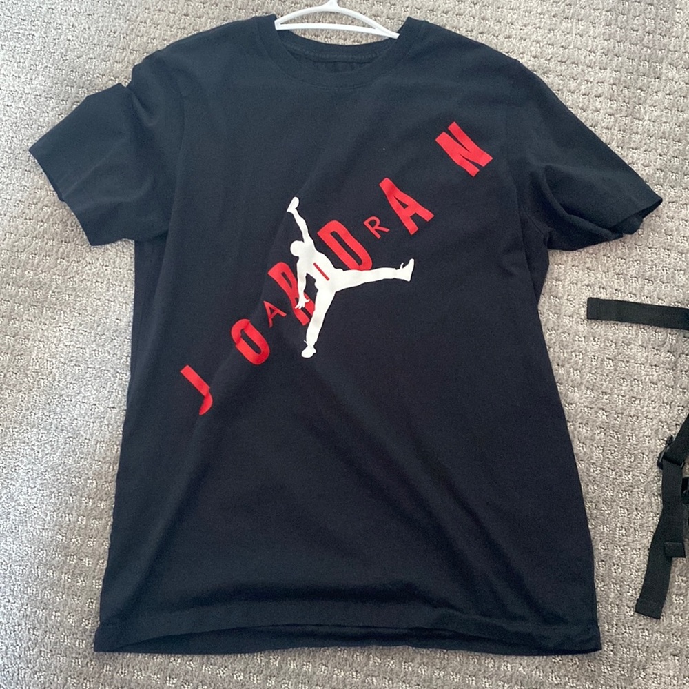 Black Jordan Large shirt (men)